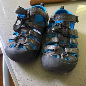 KEEN Unisex-Child Newport H2 Closed Toe Water Sandals